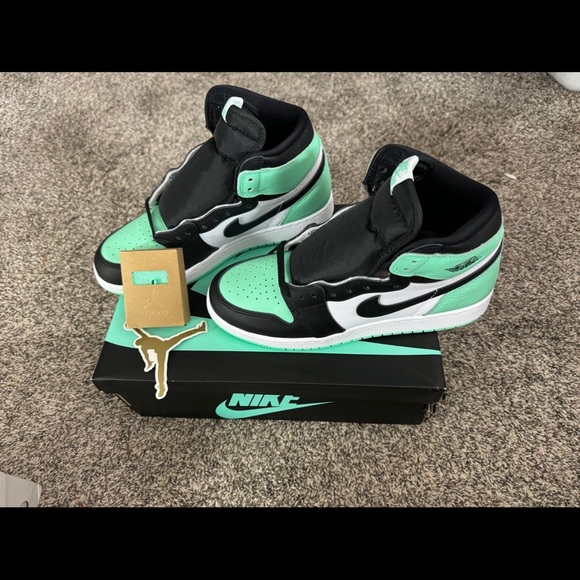 black and green jordan 1 footlocker